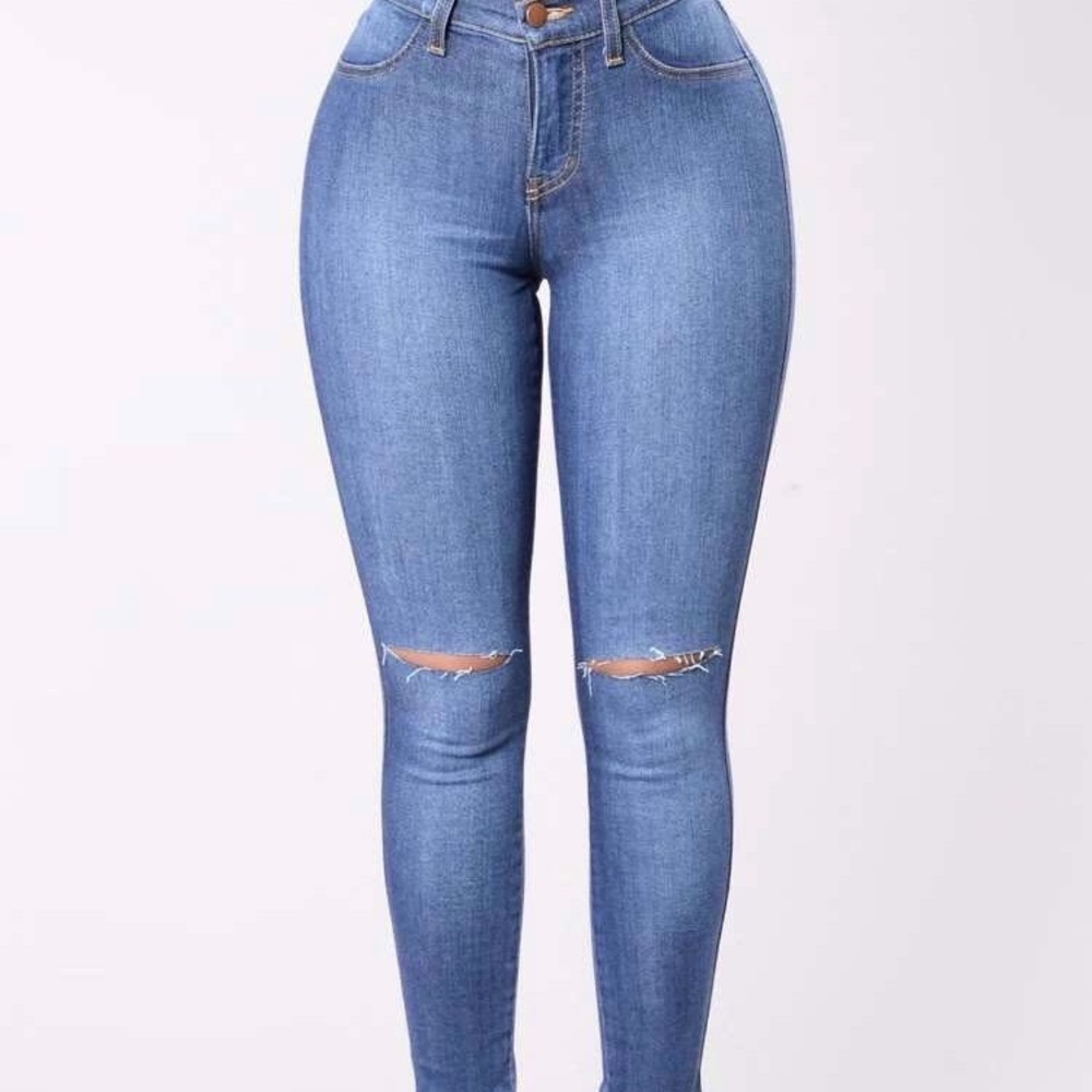 Size 1 high waisted brand new fashion nova jeans.